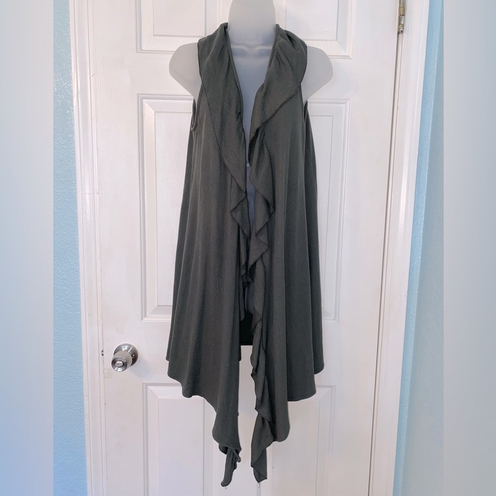 Allen Allen sleeveless cardigan size medium